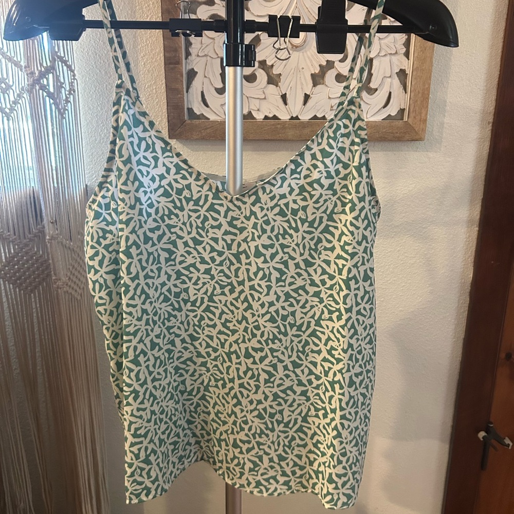 Green Camisole with Leopard Print and Scoop Neck